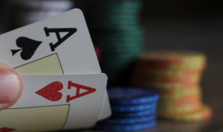 Casinospellen huren en het leukste uitje voor je vrienden organiseren bij joue thuis.